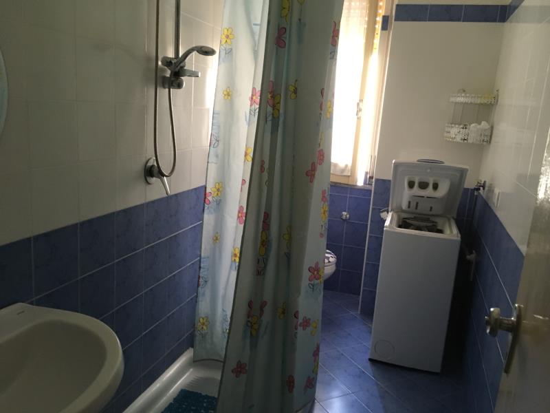 bagno-appartamento-blu